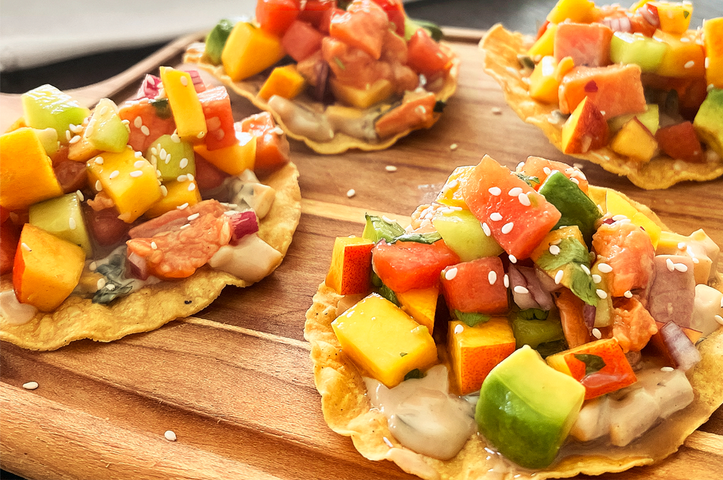 Tostada de Salmón con Durazno y Nectarina