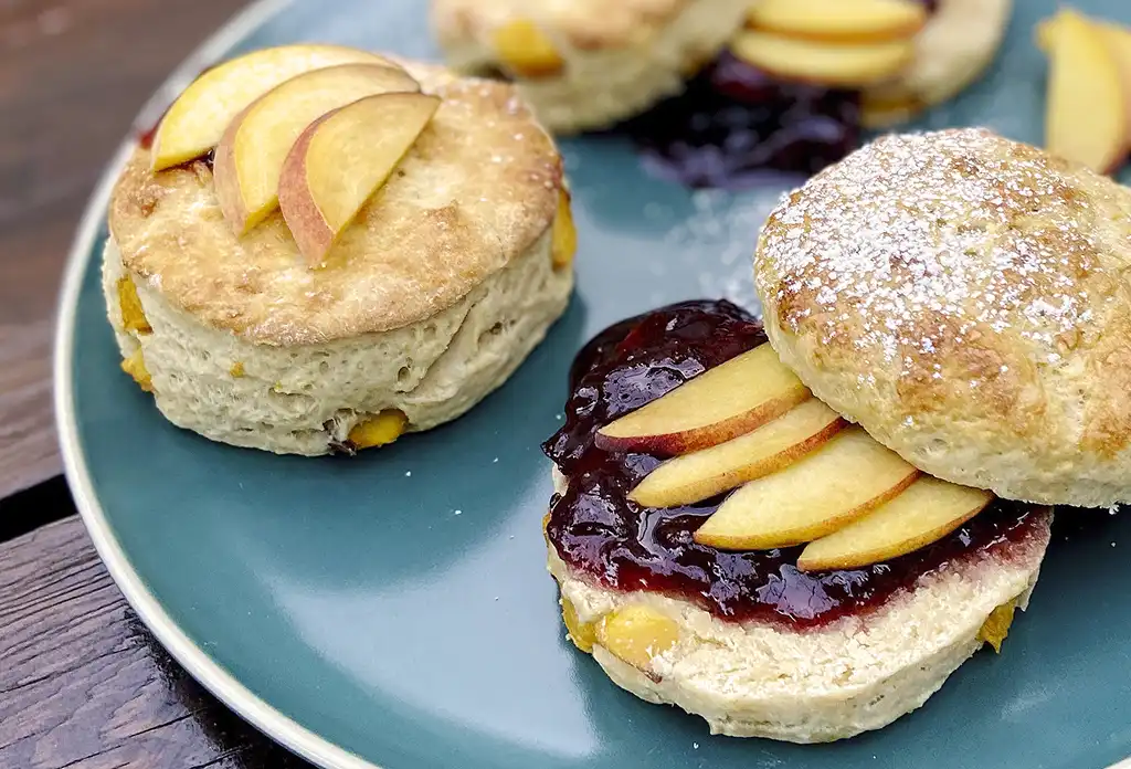 Scones con duraznos de California