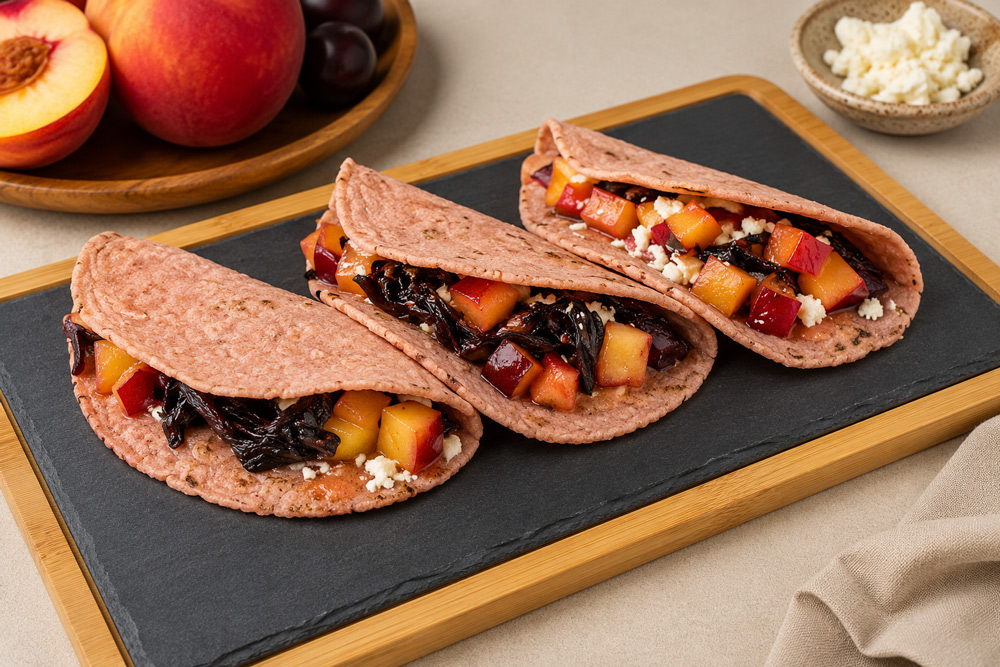 Tacos de betabel con confit de carozos